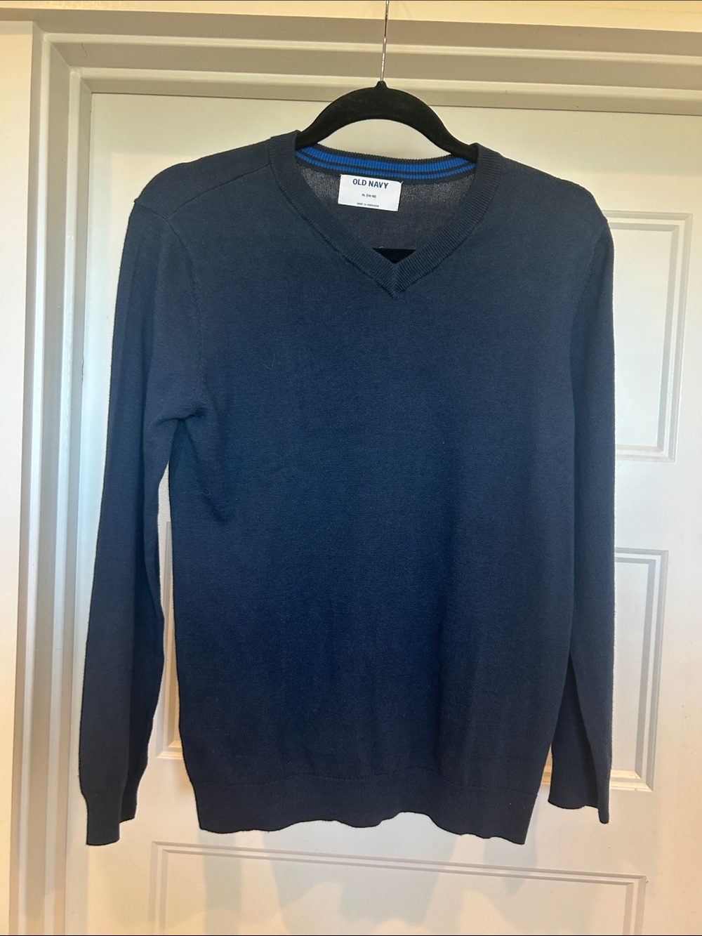 Old Navy Men's Dark Blue V-Neck Sweater